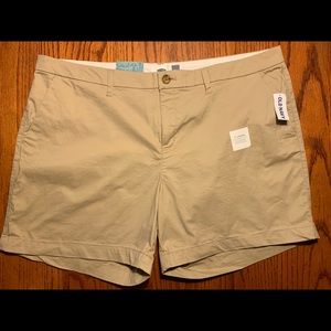 Old Navy NWT 5” Length Tan Shorts Plus Size 16